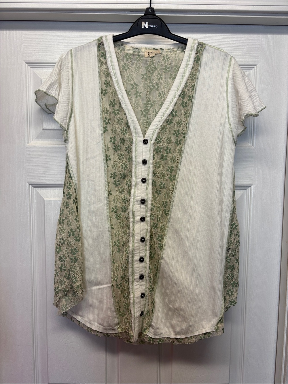 POL Women’s Cream and Sage Green Patchwork Floral Lace Button-Front Blouse Small